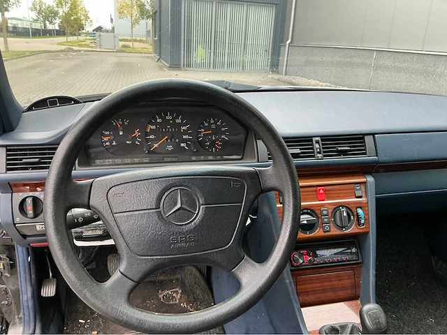 1995 mercedes-benz e200d limousine - afbeelding 17 van  34