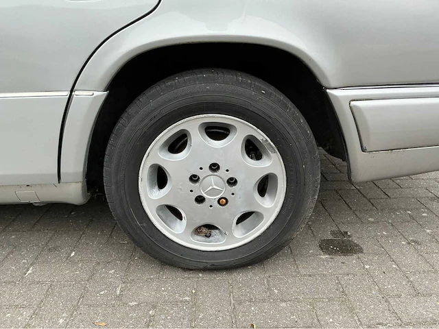 1995 mercedes-benz e200d limousine - afbeelding 22 van  34