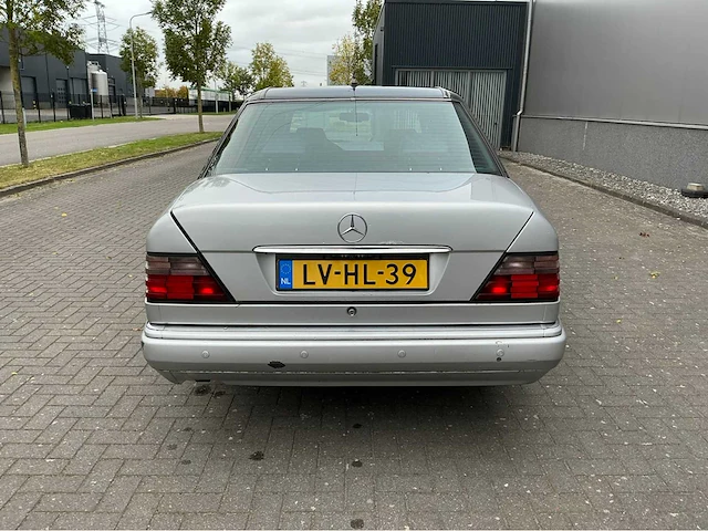 1995 mercedes-benz e200d limousine - afbeelding 33 van  34