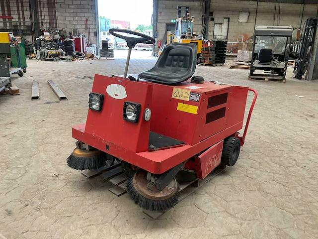 1995 rcm r850 zelfrijdende veegmachine - afbeelding 1 van  13
