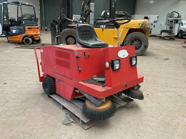 1995 rcm r850 zelfrijdende veegmachine - afbeelding 6 van  13