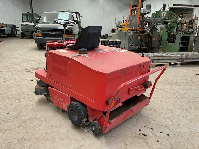 1995 rcm r850 zelfrijdende veegmachine - afbeelding 8 van  13