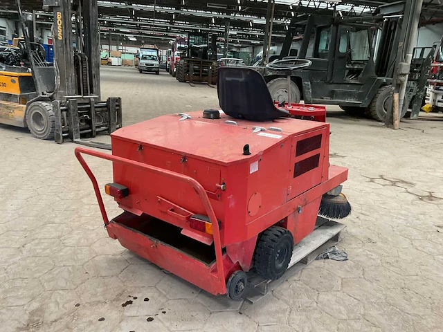 1995 rcm r850 zelfrijdende veegmachine - afbeelding 9 van  13