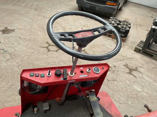 1995 rcm r850 zelfrijdende veegmachine - afbeelding 12 van  13