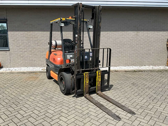 1995 toyota 6fgf30 vorkheftruck - afbeelding 1 van  15