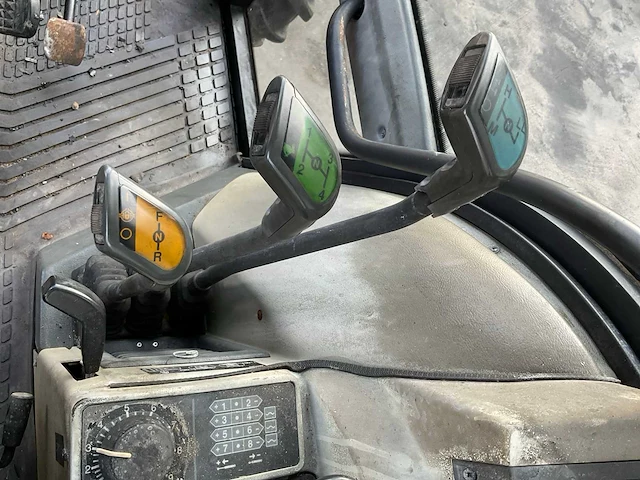 1995 valmet 6400 vierwielaangedreven landbouwtractor - afbeelding 13 van  27