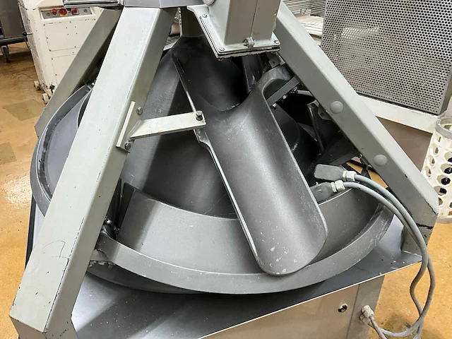 1996 benier allround kegelopbolmachine - afbeelding 4 van  9