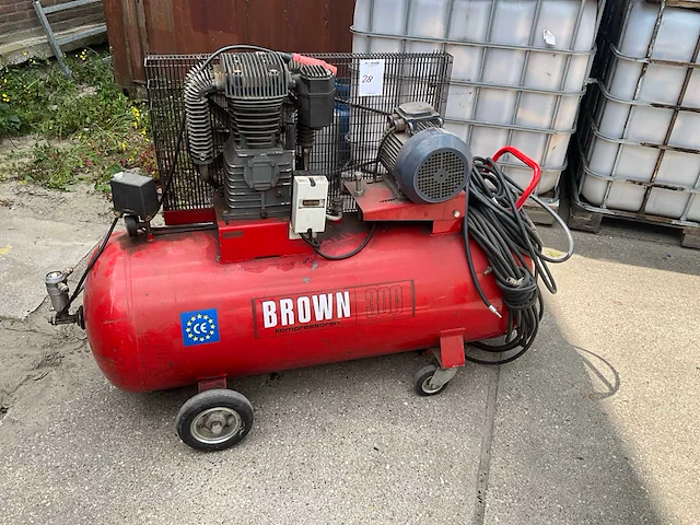 1996 brown 300 luchtcompressor - afbeelding 2 van  5