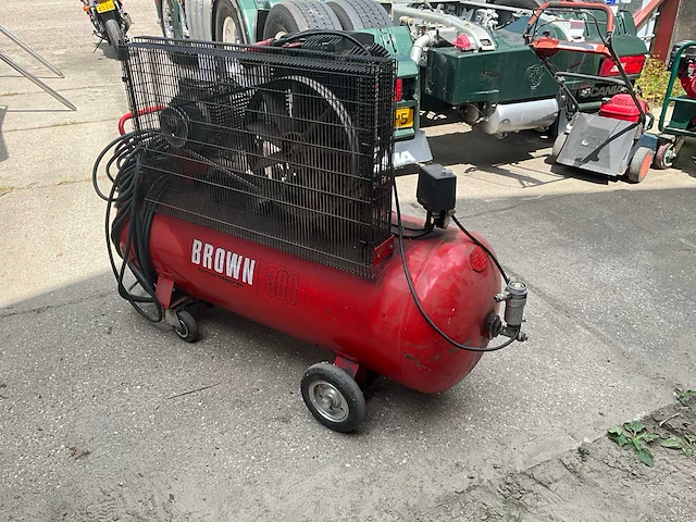 1996 brown 300 luchtcompressor - afbeelding 4 van  5