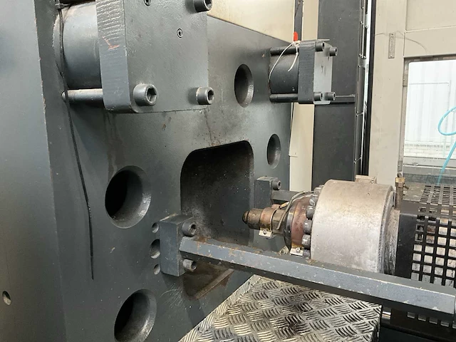 1996 demag ergotech 200-840 spuitgietmachine - afbeelding 30 van  32