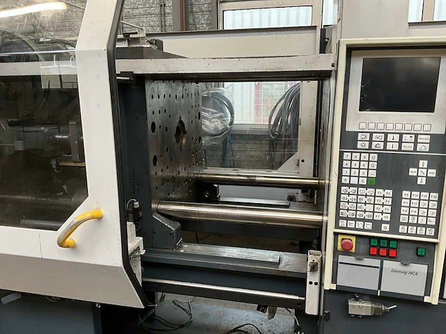 1996 demag ergotech 200-840 spuitgietmachine - afbeelding 31 van  32