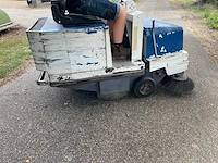 1996 dulevo 86dr zelfrijdende veegmachine - afbeelding 3 van  5