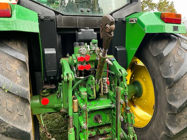 1996 john deere 6400 vierwielaangedreven landbouwtractor met voorlader - afbeelding 8 van  42