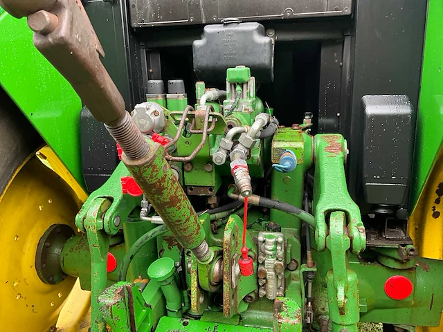1996 john deere 6400 vierwielaangedreven landbouwtractor met voorlader - afbeelding 9 van  42
