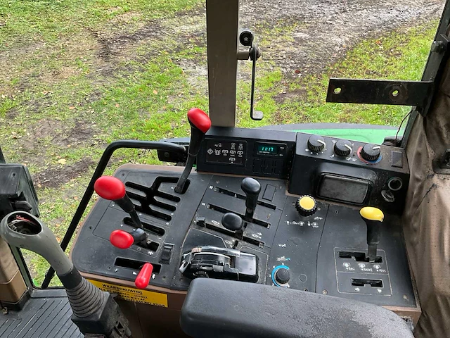 1996 john deere 6400 vierwielaangedreven landbouwtractor met voorlader - afbeelding 28 van  42