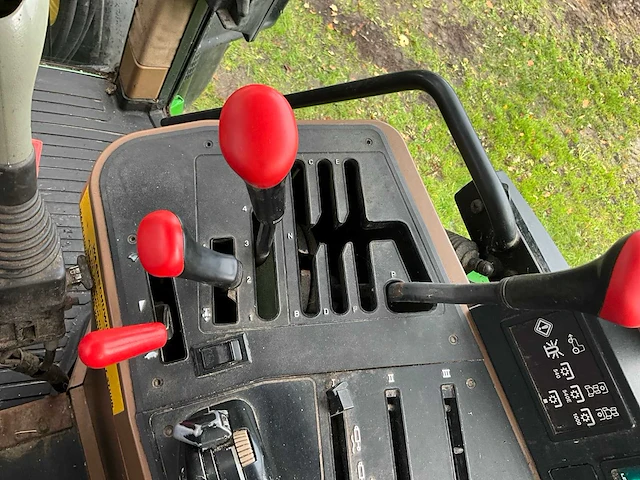 1996 john deere 6400 vierwielaangedreven landbouwtractor met voorlader - afbeelding 30 van  42