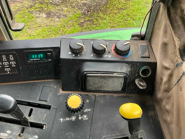 1996 john deere 6400 vierwielaangedreven landbouwtractor met voorlader - afbeelding 33 van  42