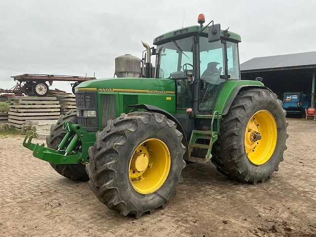 1996 john deere 7700 vierwielaangedreven landbouwtractor - afbeelding 1 van  47