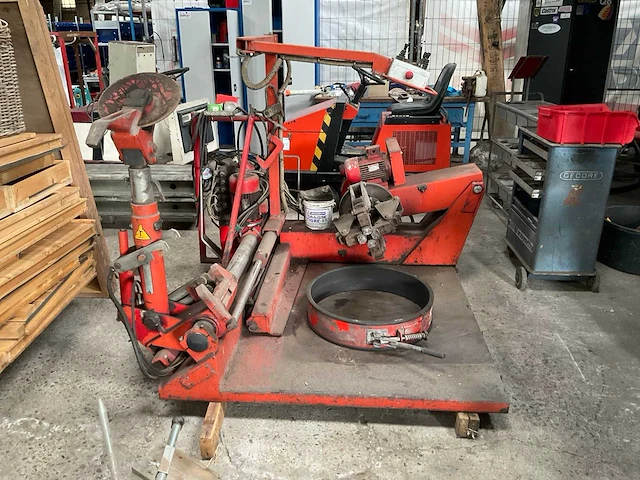 1996 mondolfo ferro tbe48 d.rotax banden de-en montageapparaat - afbeelding 1 van  11