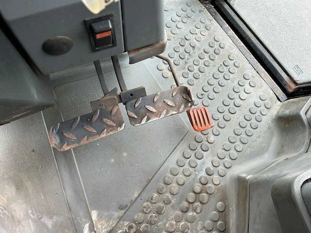 1996 new holland 5640 met voorlader vierwielaangedreven landbouwtractor - afbeelding 10 van  24