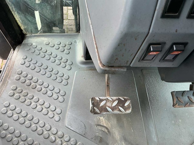 1996 new holland 5640 met voorlader vierwielaangedreven landbouwtractor - afbeelding 11 van  24