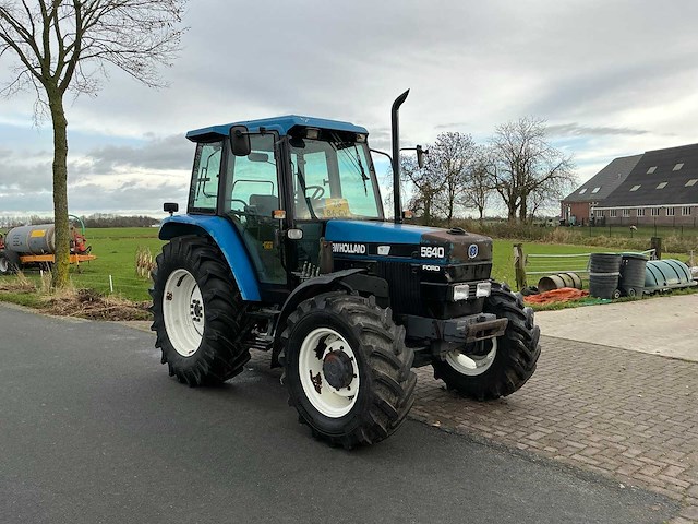1996 new holland 5640 met voorlader vierwielaangedreven landbouwtractor - afbeelding 18 van  24