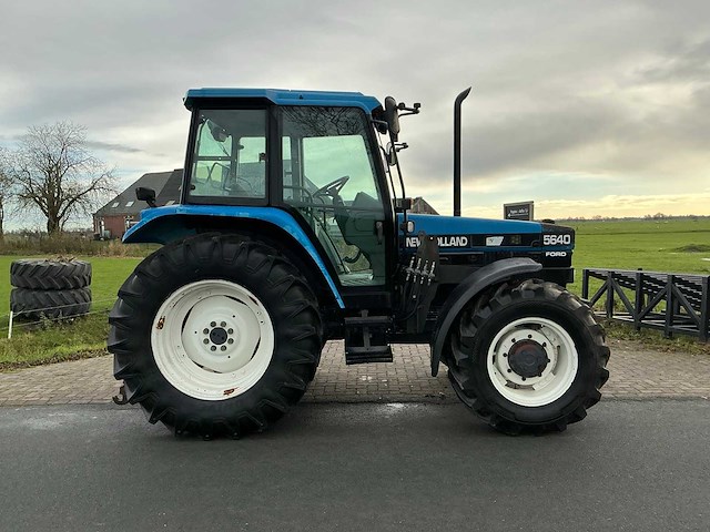 1996 new holland 5640 met voorlader vierwielaangedreven landbouwtractor - afbeelding 19 van  24