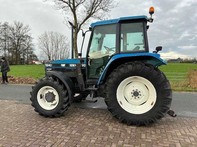 1996 new holland 5640 met voorlader vierwielaangedreven landbouwtractor - afbeelding 23 van  24