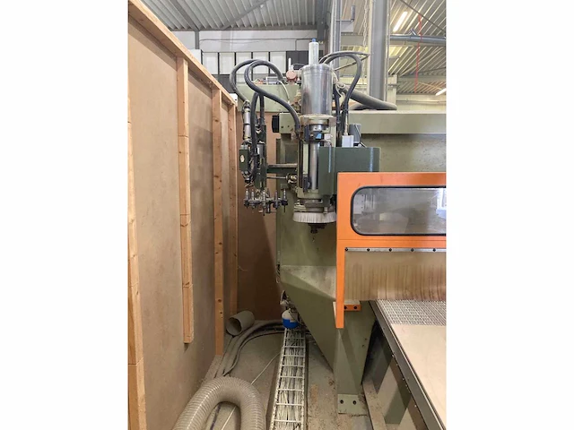 1996 scm record 2 cnc -bewerkingscentra - afbeelding 5 van  31