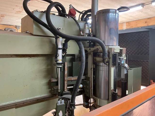 1996 scm record 2 cnc -bewerkingscentra - afbeelding 8 van  31