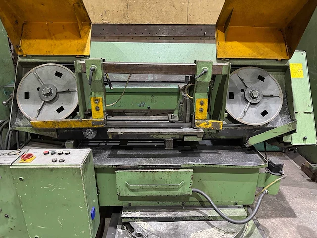 1997 bauer ls-380 horizontale lintzaagmachine op draaibaar plateau - afbeelding 3 van  12