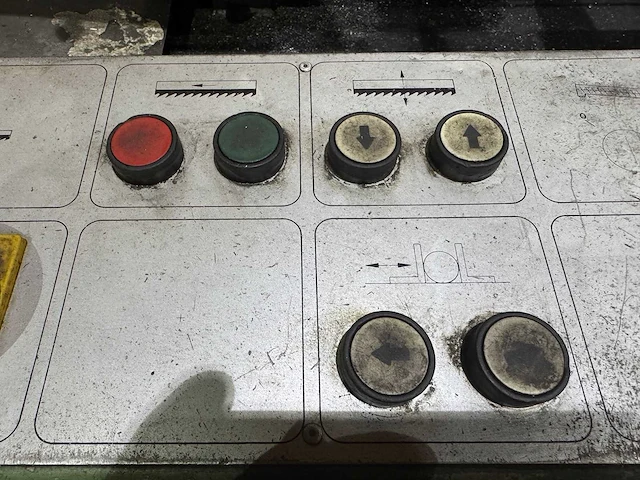 1997 bauer ls-380 horizontale lintzaagmachine op draaibaar plateau - afbeelding 4 van  12