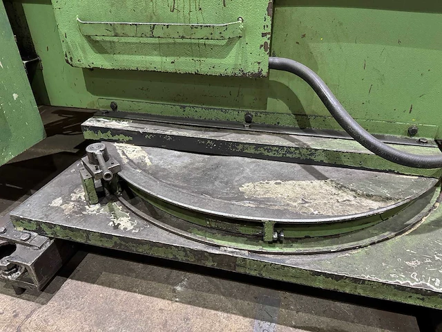 1997 bauer ls-380 horizontale lintzaagmachine op draaibaar plateau - afbeelding 7 van  12