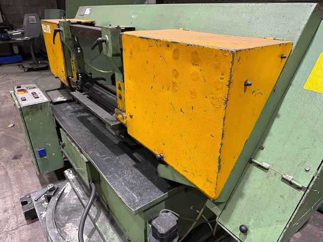 1997 bauer ls-380 horizontale lintzaagmachine op draaibaar plateau - afbeelding 8 van  12