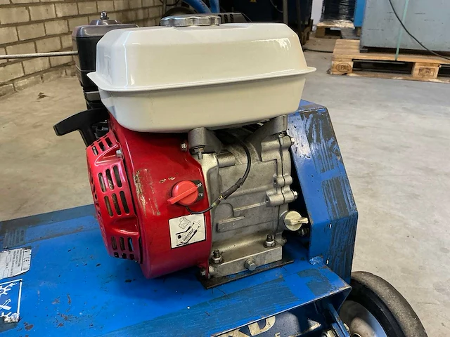 1997 bluebird f20b verticuteermachine - afbeelding 12 van  15