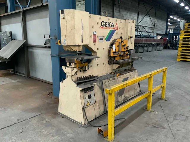 1997 geka hydracrop 110/sd pons- en knipmachine - afbeelding 1 van  17