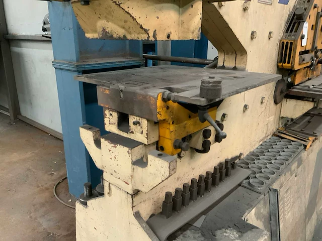 1997 geka hydracrop 110/sd pons- en knipmachine - afbeelding 13 van  17