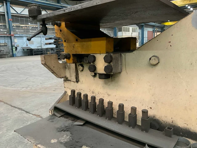 1997 geka hydracrop 110/sd pons- en knipmachine - afbeelding 15 van  17