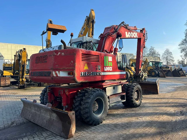 1997 liebherr a902 banden graafmachine - afbeelding 12 van  17