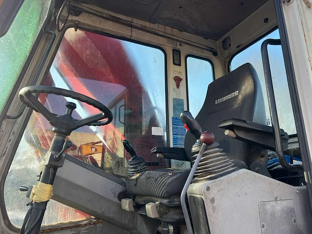 1997 liebherr a902 banden graafmachine - afbeelding 14 van  17