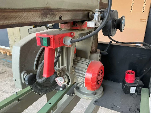 1997 omga radial 600 p3s afkortcirkelzaagmachine - afbeelding 12 van  16