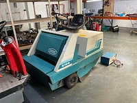 1997 tennant 210-e zelfrijdende veegmachine - afbeelding 1 van  12