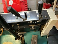 1997 tennant 210-e zelfrijdende veegmachine - afbeelding 12 van  12