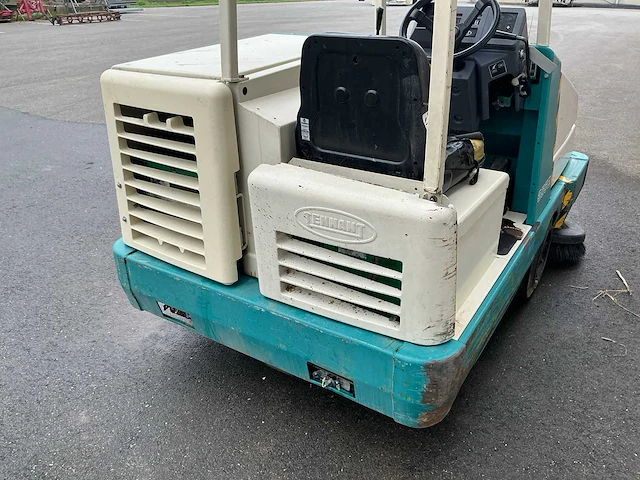1997 tennant 355e zelfrijdende veegmachine - afbeelding 2 van  17