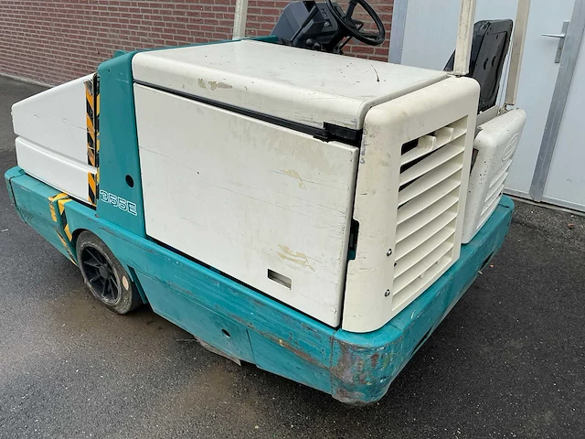 1997 tennant 355e zelfrijdende veegmachine - afbeelding 3 van  17