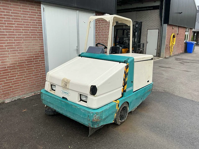 1997 tennant 355e zelfrijdende veegmachine - afbeelding 1 van  17
