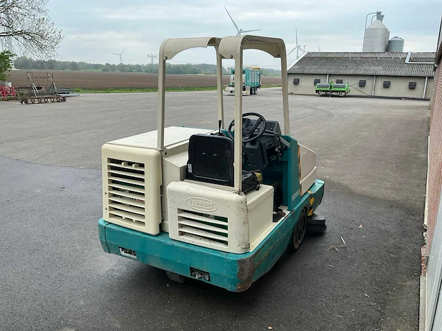 1997 tennant 355e zelfrijdende veegmachine - afbeelding 11 van  17