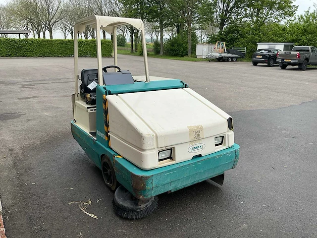 1997 tennant 355e zelfrijdende veegmachine - afbeelding 12 van  17
