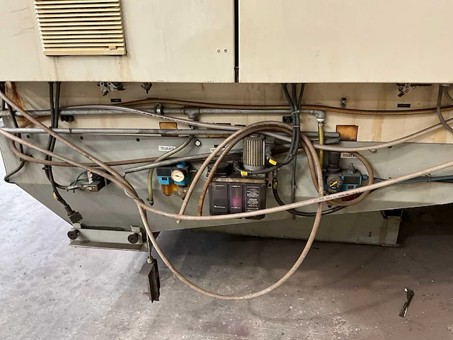 1997 unisign uv4 cnc-freesmachine - afbeelding 10 van  29