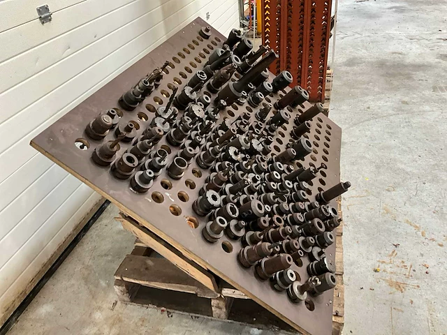 1997 unisign uv4 cnc-freesmachine - afbeelding 20 van  29
